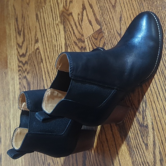 J. Crew Rory Chelsea Black Minimalist Heeled EUC Ankle Boots Sz 6 - Picture 6 of 8